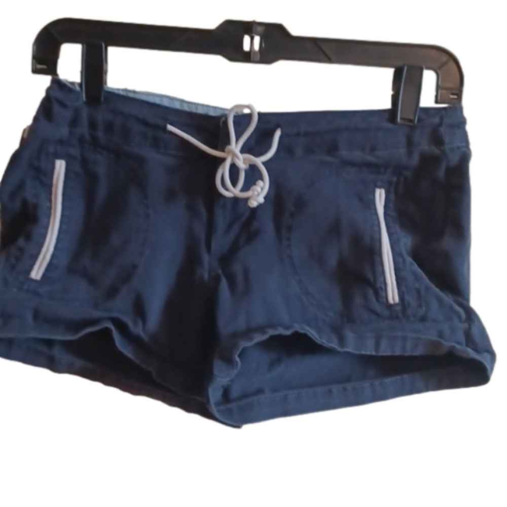 Y2k Tommy Hilfiger lace up shorts. Size 3, see measurements. Supercute!